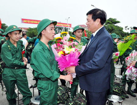   Ân Thi: Tưng bừng lễ giao, nhận quân năm 2018