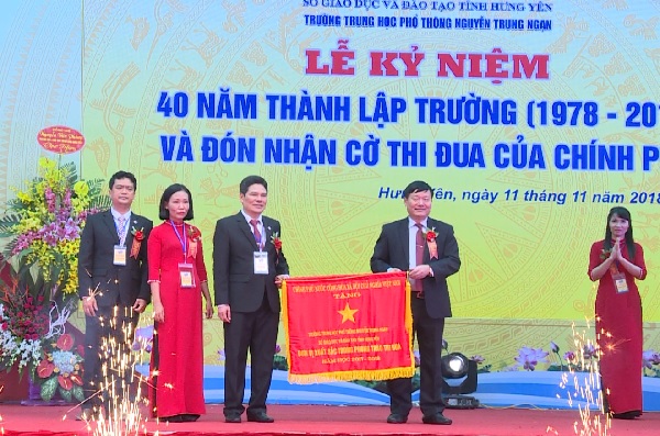   Trường THPT Nguyễn Trung Ngạn, Ân Thi tổ chức kỷ niệm 40 năm thành lập và đón Cờ thi đua của Chính phủ