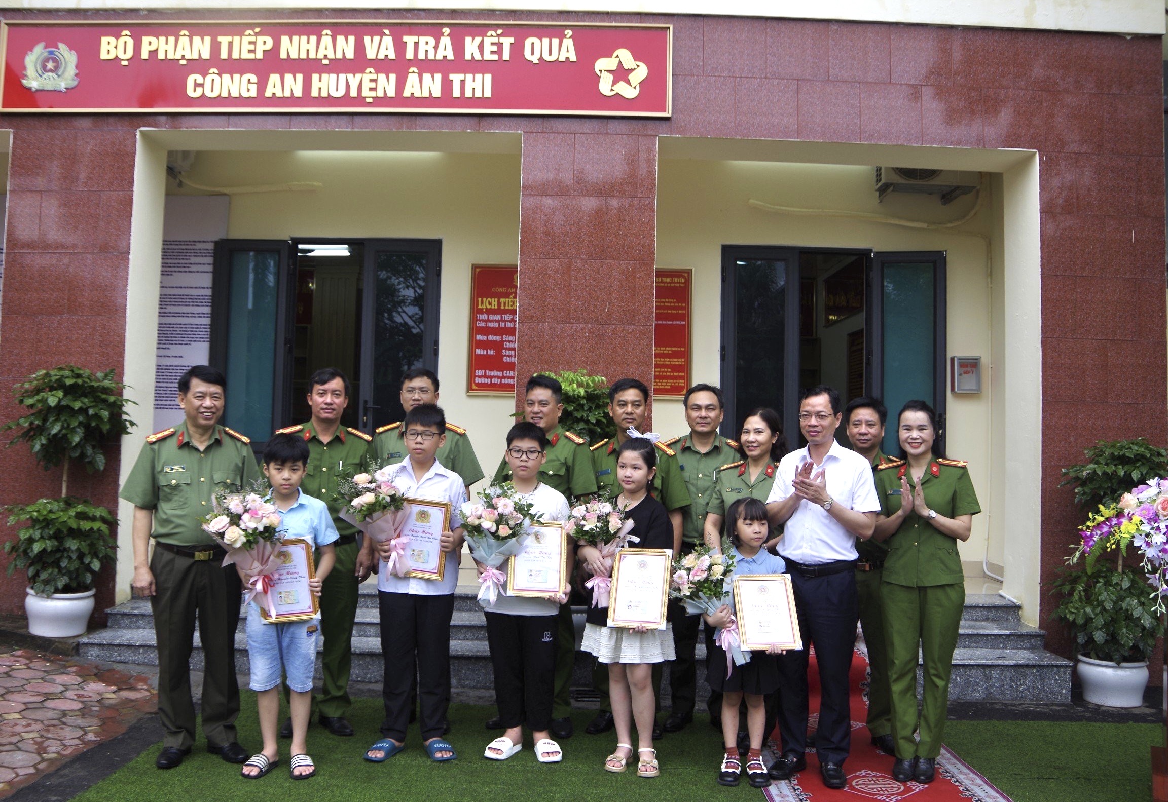   Khánh thành, bàn giao trụ sở làm việc Công an xã Đa Lộc và ra mắt mô hình “Bộ phận tiếp nhận và trả kết quả” của Công an huyện