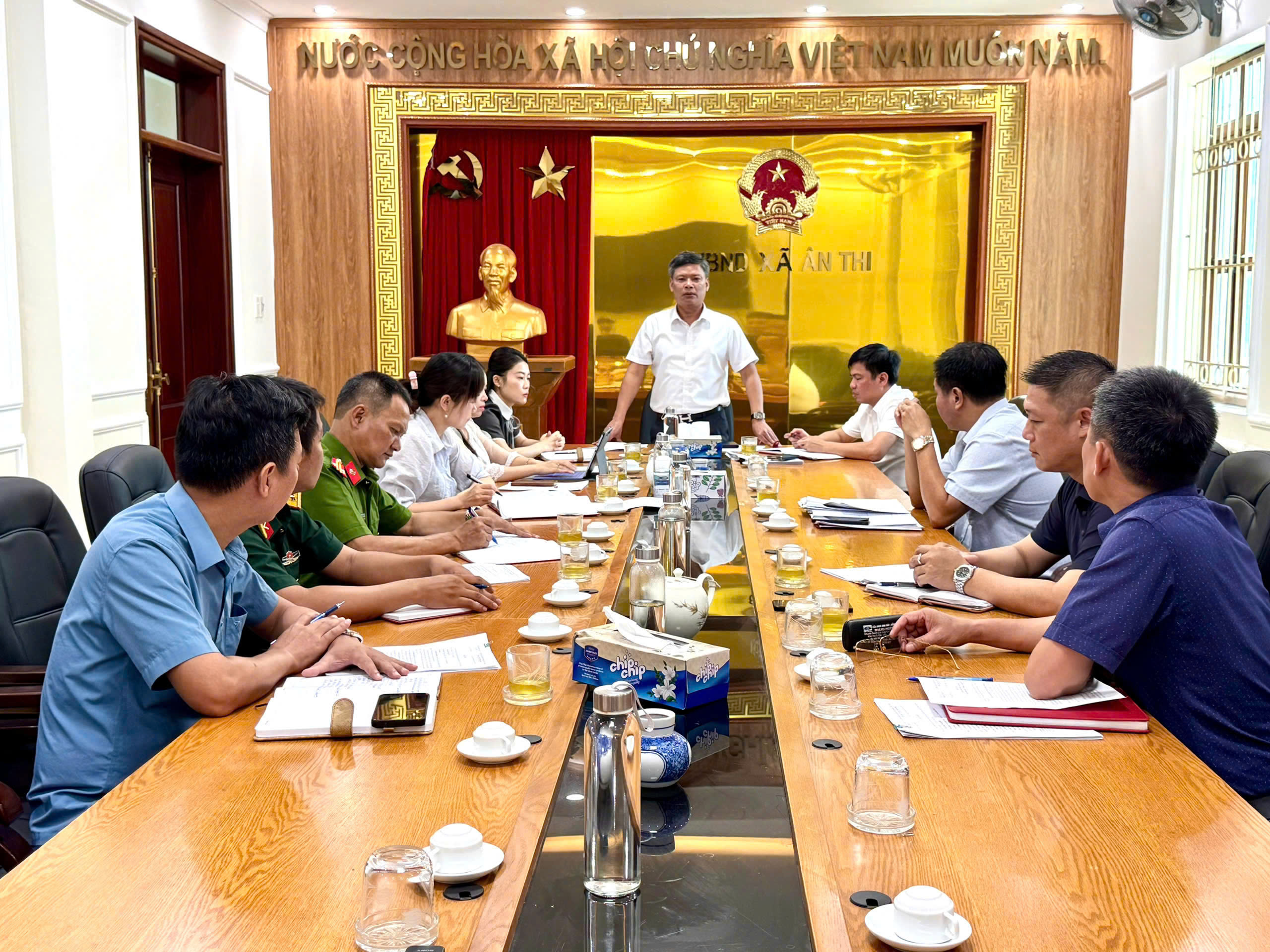 UBND xã Ân Thi tổ chức họp giao ban công tác tuần, triển khai nhiệm vụ trọng tâm thời gian tới