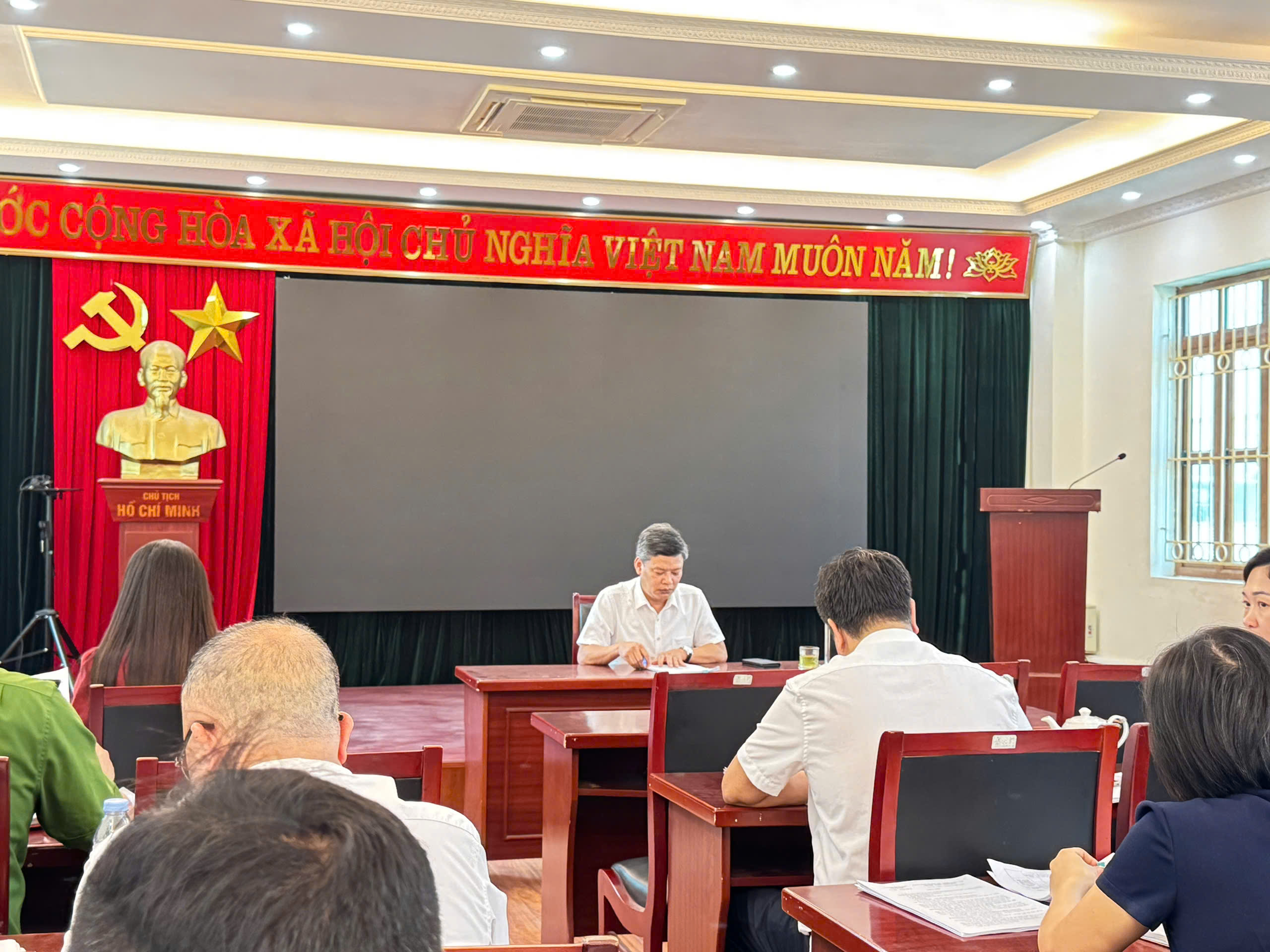 UBND xã Ân Thi đã tổ chức Họp giao tuần