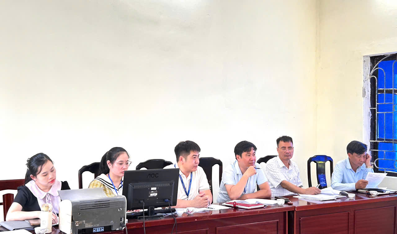 Hội đồng Hòa giải xã Ân Thi tổ chức buổi hòa giải tranh chấp đất đai giữa các công dân trên địa bàn xã.