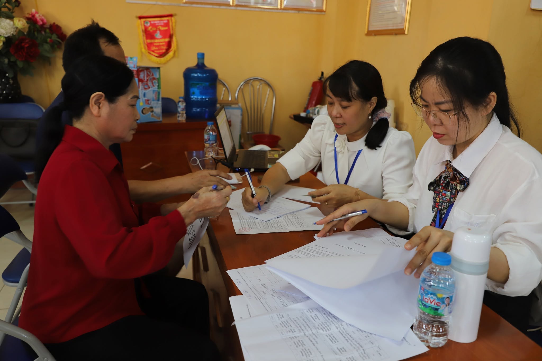 Xã Ân Thi chi trả tiền bồi thường, hỗ trợ tái định cư  cho 184 hộ dân thôn Phạm Ngũ Lão và thôn Quang Vinh
