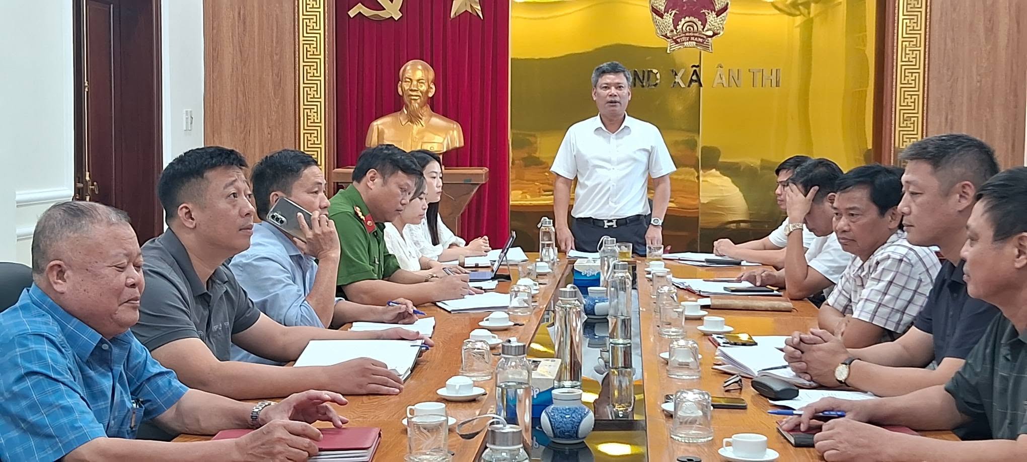 UBND xã Ân Thi tổ chức họp giao ban công tác tuần, triển khai nhiệm vụ trọng tâm thời gian tới