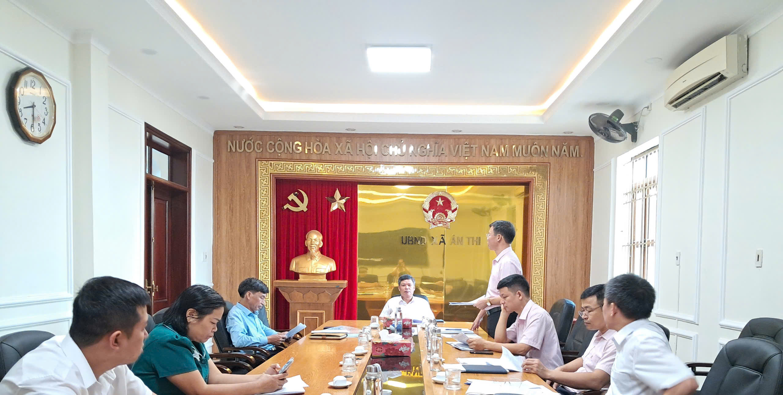 Ban đại diện Hội đồng quản trị Ngân hàng Chính sách xã hội xã Ân Thi họp triển khai quyết định số 56/QĐ-HĐQT, đánh giá kết quả hoạt động 9 tháng đầu năm và triển khai nhiệm vụ quý IV năm 2026