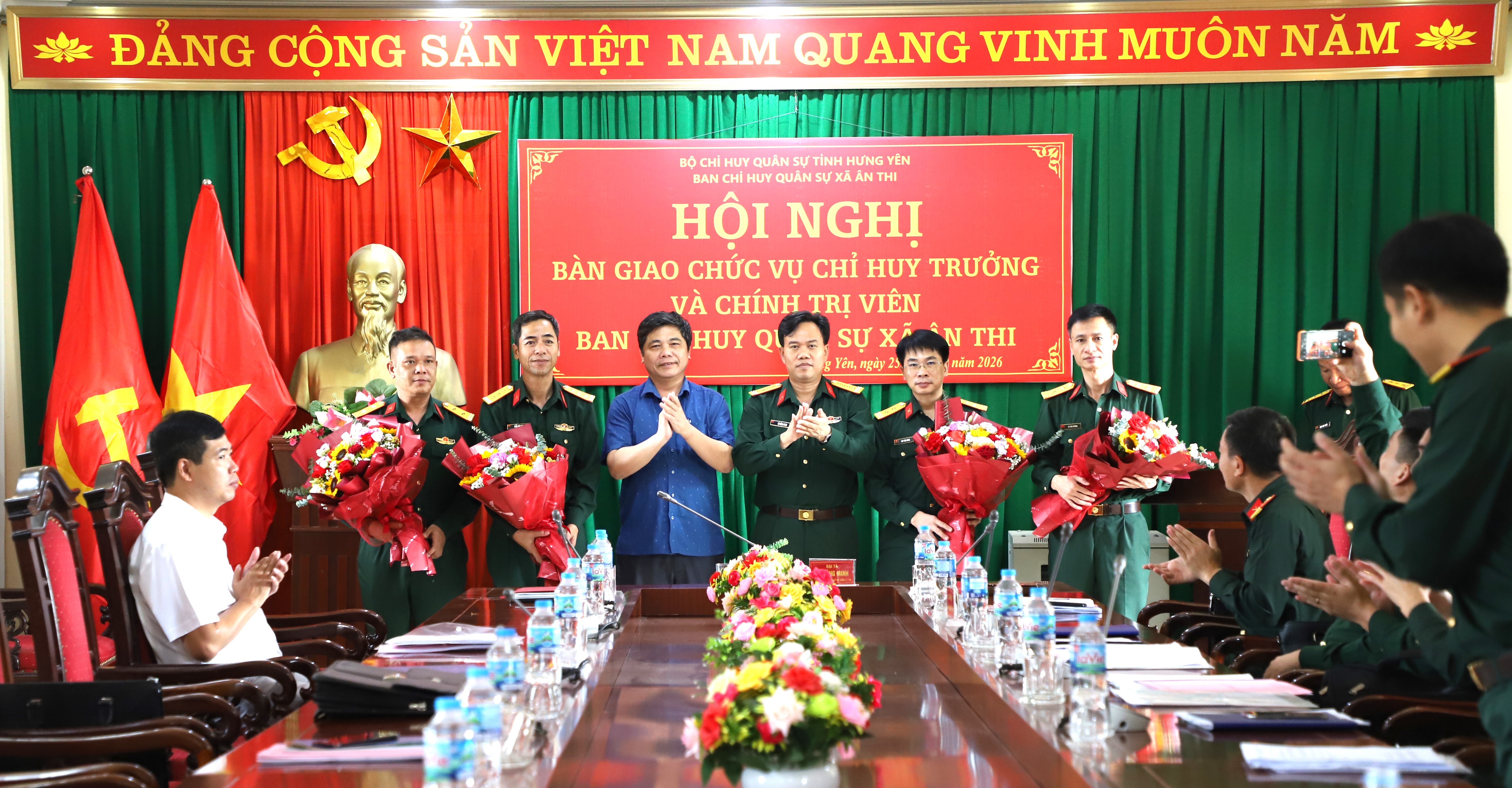 XÃ ÂN THI TỔ CHỨC HỘI NGHỊ BÀN GIAO CHỨC VỤ CHỈ HUY TRƯỞNG, CHÍNH TRỊ VIÊN BAN CHỈ HUY QUÂN SỰ XÃ