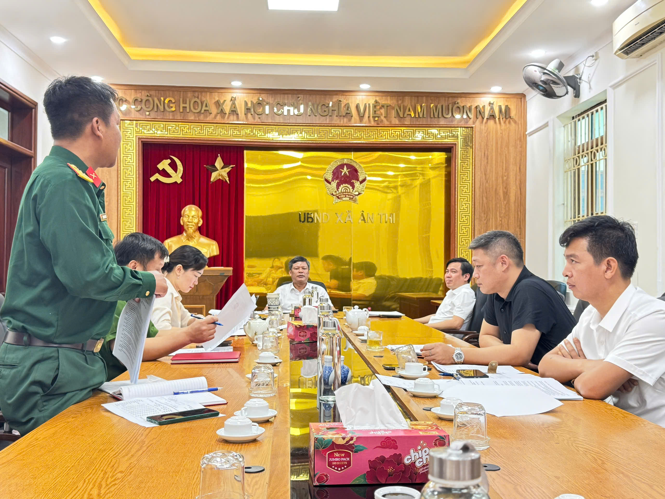 UBND XÃ ÂN THI HỌP GIAO BAN HÀNG TUẦN
